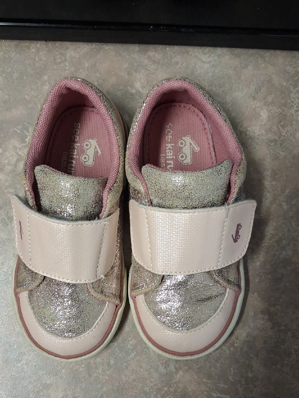 Girls Pink Glitter Hook-and-Loop Kids Sneakers From See Kai Run